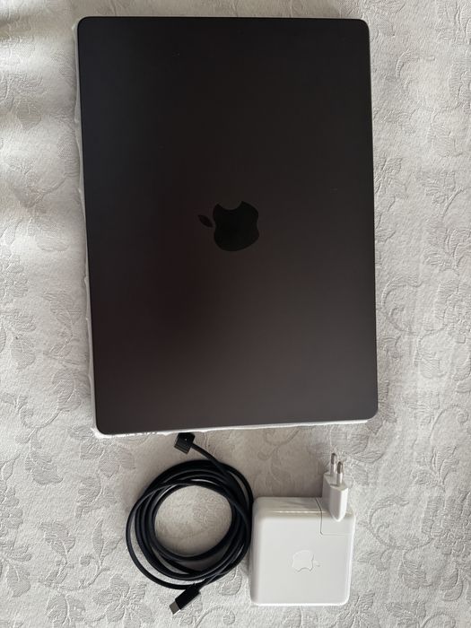 Apple Macbook Pro, M3 Max, 16 Core CPU, 40 Core GPU, 64Gb RAM, 1Tb SSD