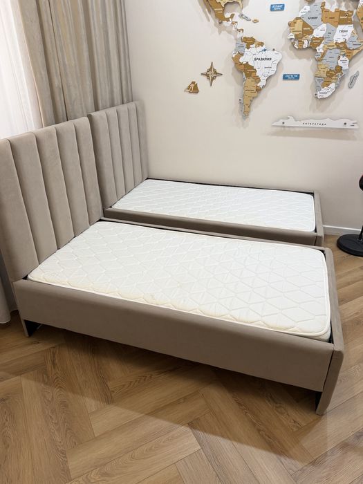 Продам Кровать детсквя с матрасоми