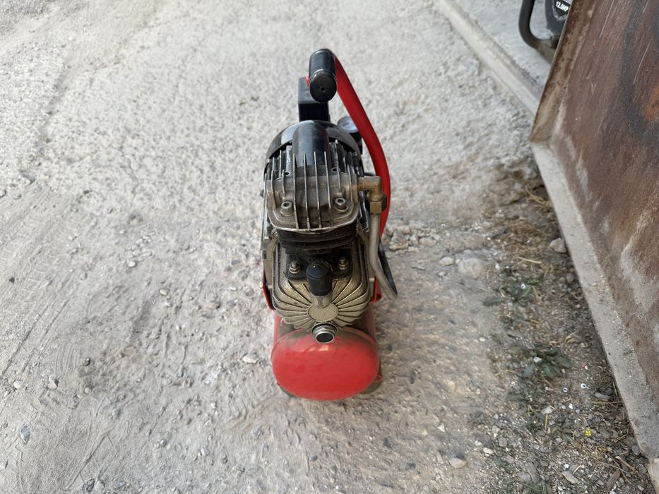 * мини компрессор 6 литров легкий удобный (требуется ремонт)