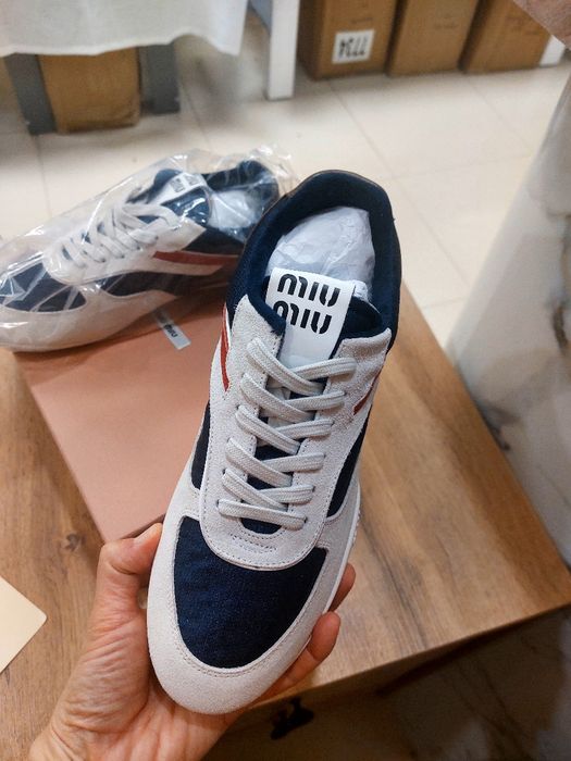 Продам кроссовки  MIU MIU