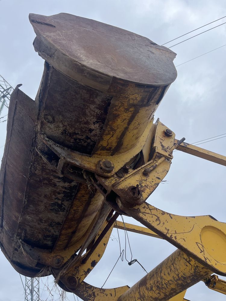 Schimb am nevoie de o bascula.  Vola JCB uzura la cupa motor defect