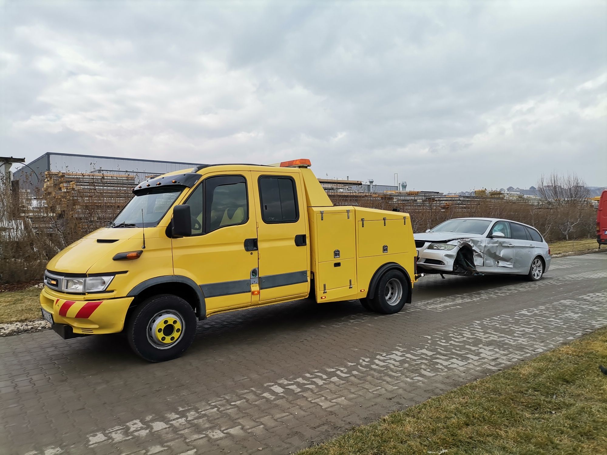 Tractari Auto, Asistenta Rutiera, Depanare rapida. Recuperare Auto