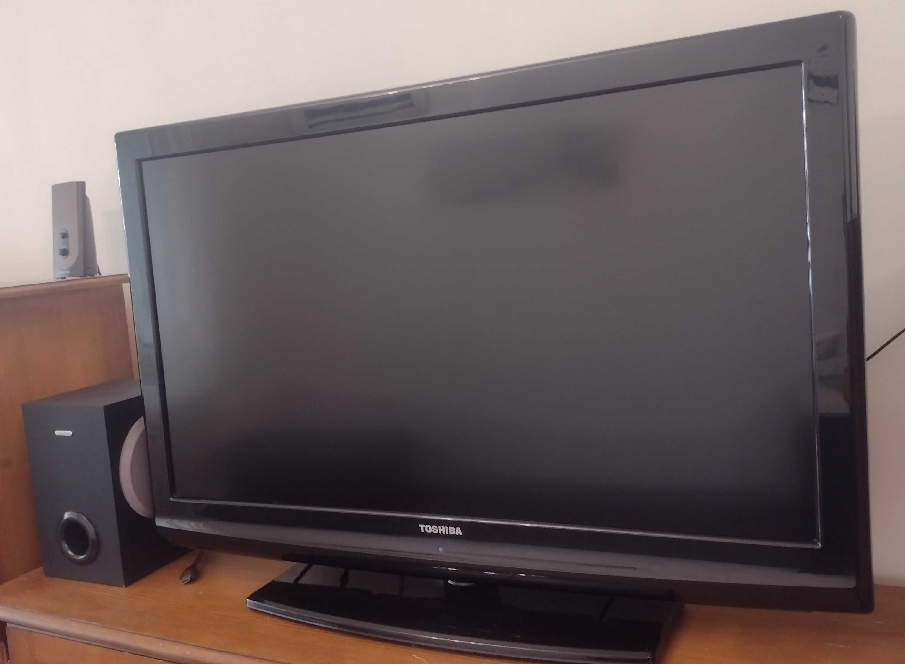 Телевизор Toshiba и аудиосистема