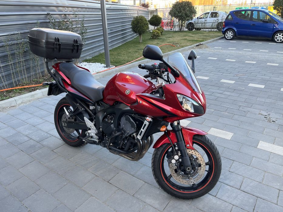 Yamaha Fazer 600 (2007) – 39.000 km – Topcase, crashbar – 3.300€