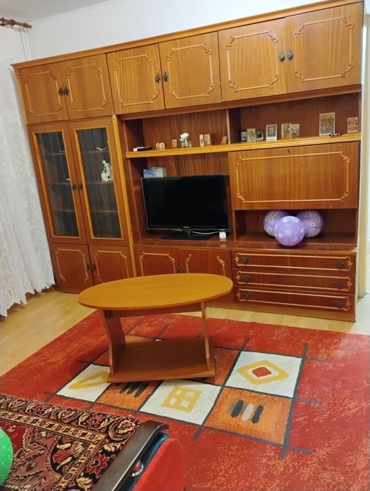 Închiriez apartament, zona Craiovei, lângă școala Nr 11.
