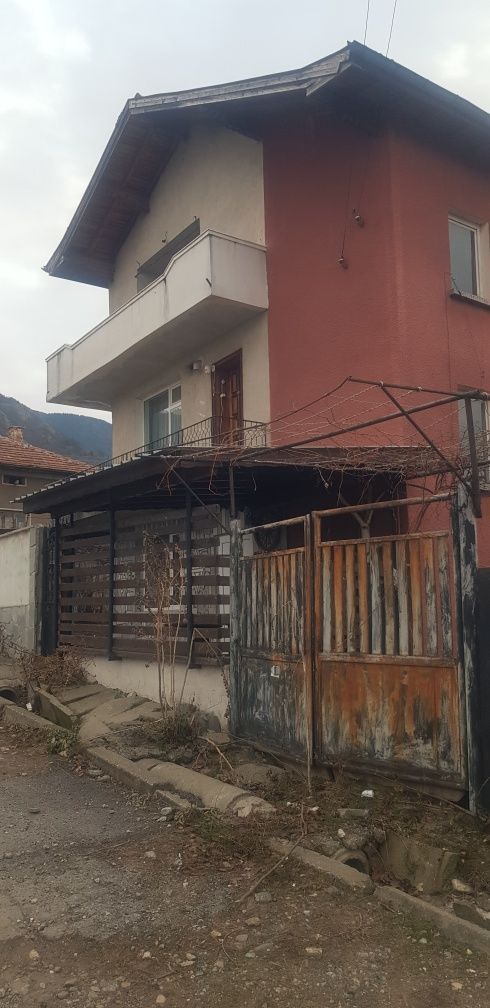 Продава къща в с.Бистрица общ.Дупница