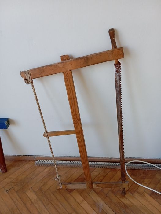 Fierăstrău cu sfoara și cadru de lem