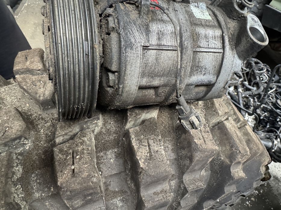 Compresor clima AC Nissan Patrol Y61 3.0 zd30