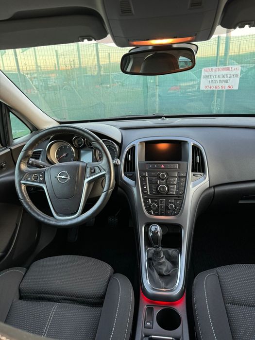 0pel Astra J 1,6 diesel 130 cp Euro 6 An fabricație  2015
