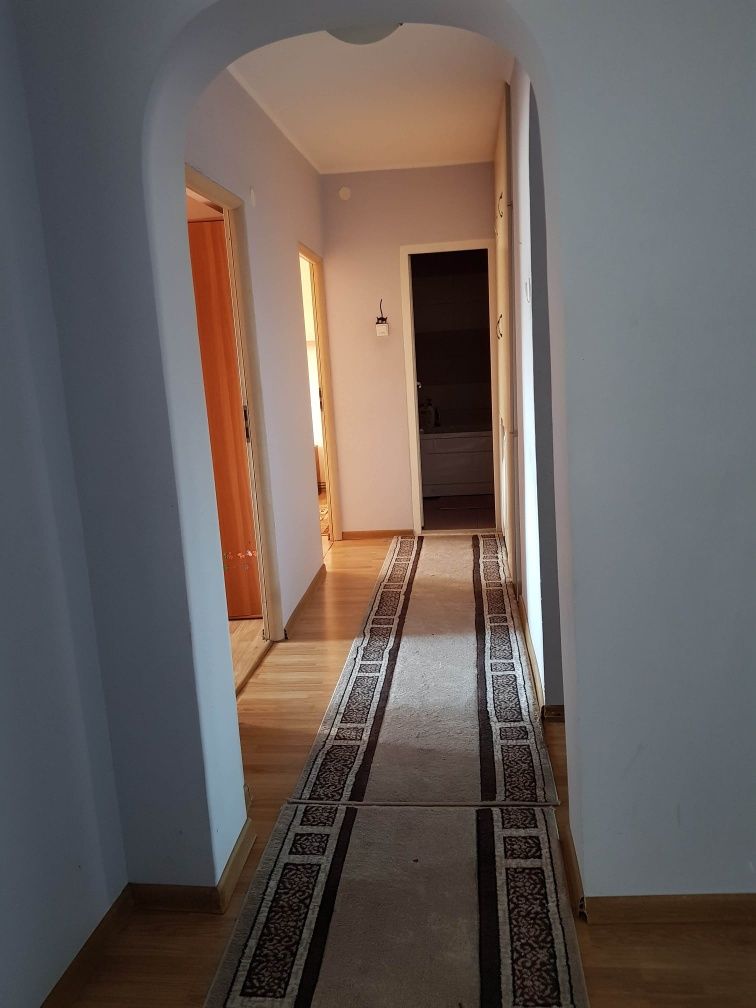 Inchiriez camera in apartament 3 camere - zona Dacia