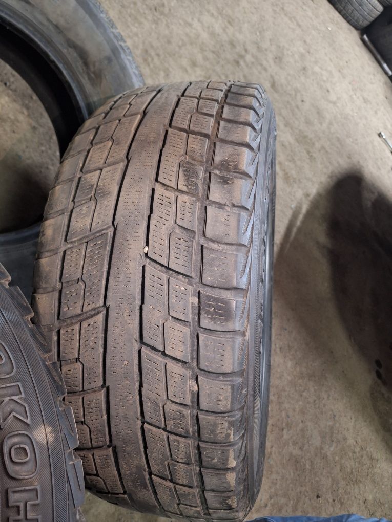 Продам зимние шины Yokohama