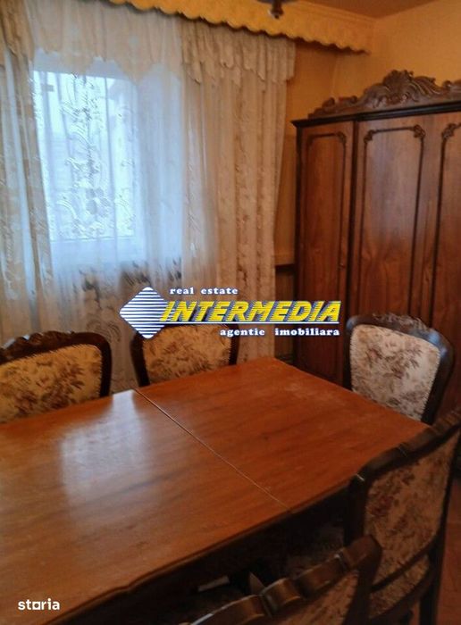 OKAZIE ! Vanzare Garsoniera CETATE M-uri centrala termopane nerenovata