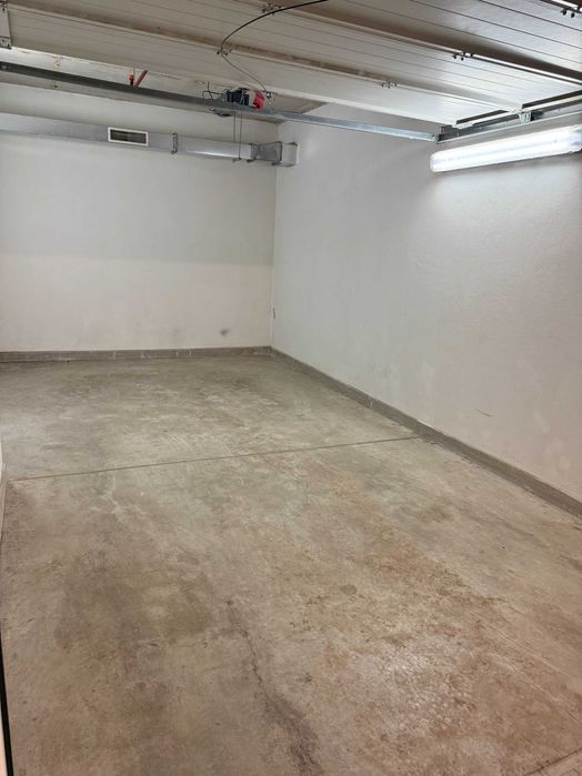 Продажба гараж изток