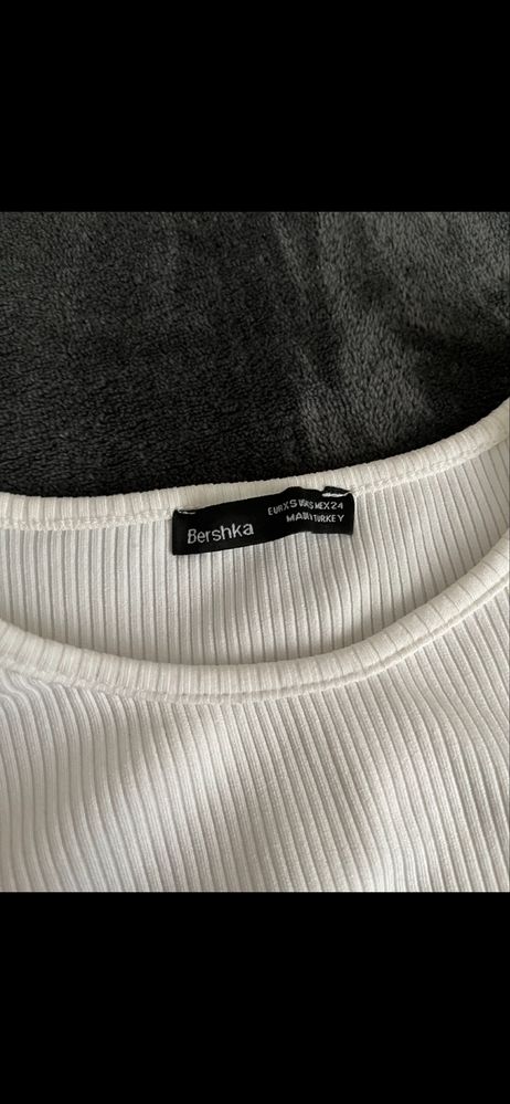 Bershka crop top с дълъг ръкав