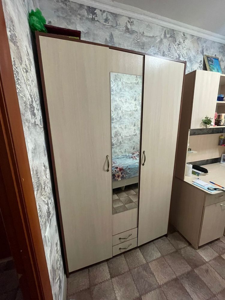 Продам Шкаф для спальни