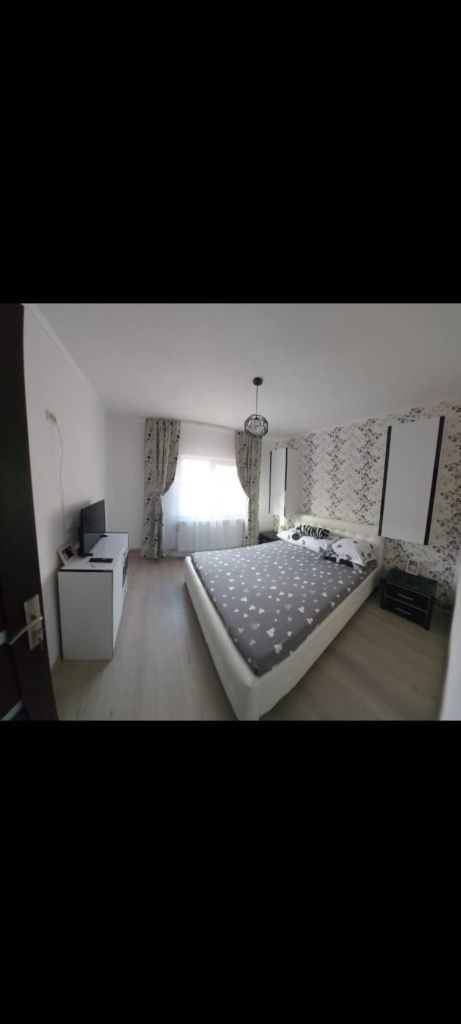 Inchiriez ap 3 camere decomandat, str. Al. I. Cuza