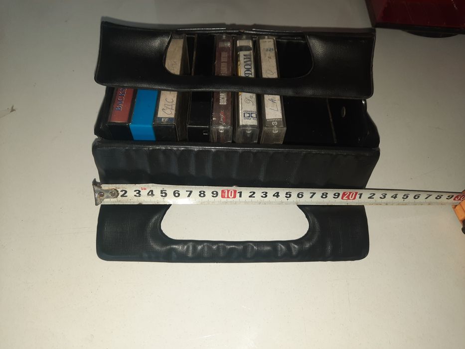 Ретро фонотека или касетник за аудиокасети