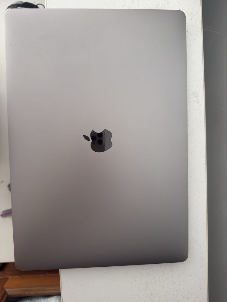 Macbook Pro 2019/i9/16/512