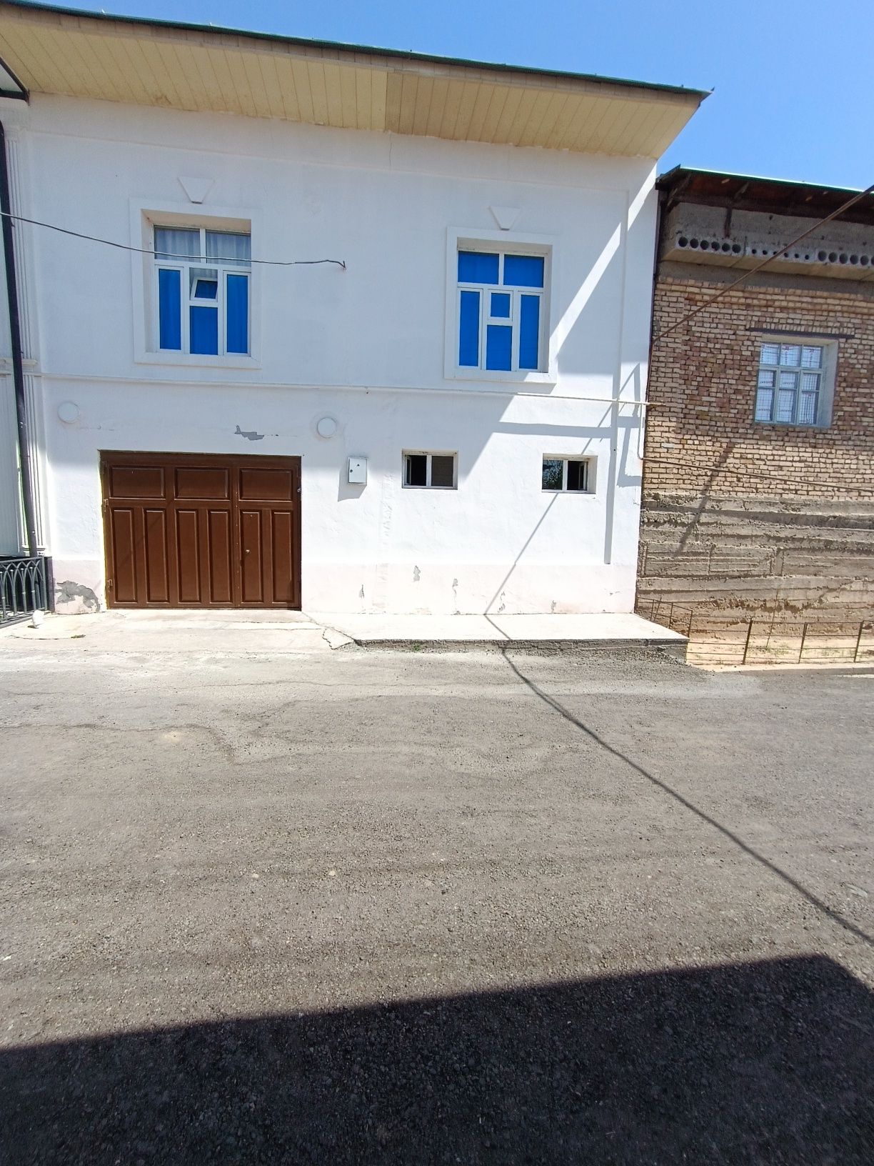 Zangata tumani Erkin Maxalasi 4sotu 6ta xona sotldi SUV Svet Gaz bor