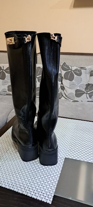 Нови дамски ботуши, кожени с цип страхотен модел