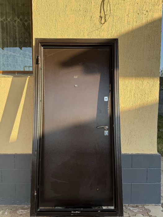 Продам входную дверь