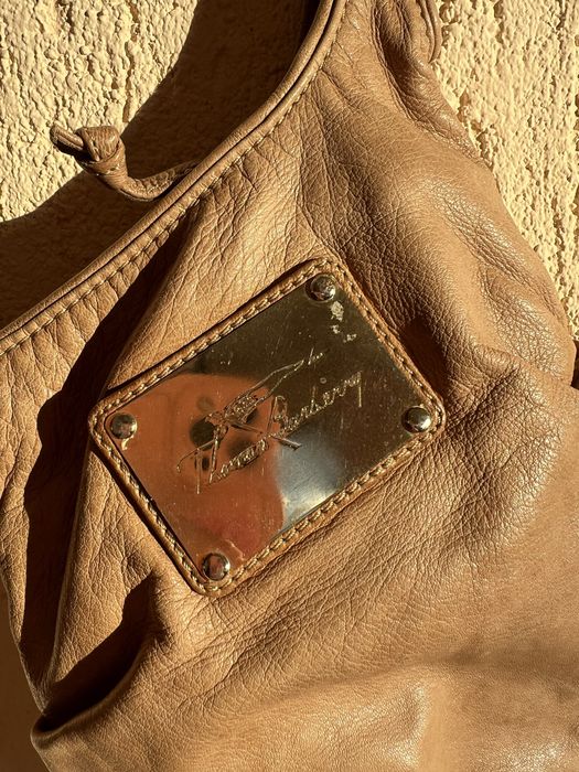 Оригинална чанта Burberry.