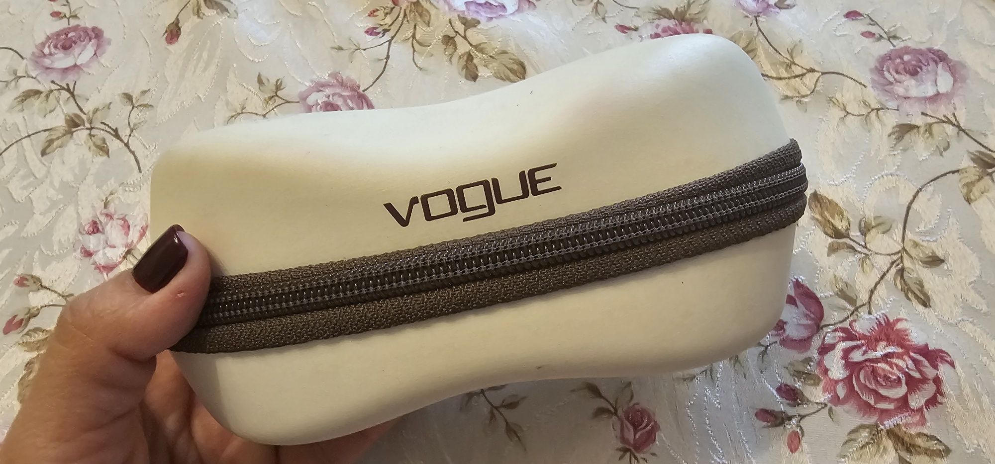 Маркови очила Vogue с кристали
Стилни слънчеви очила от висок клас