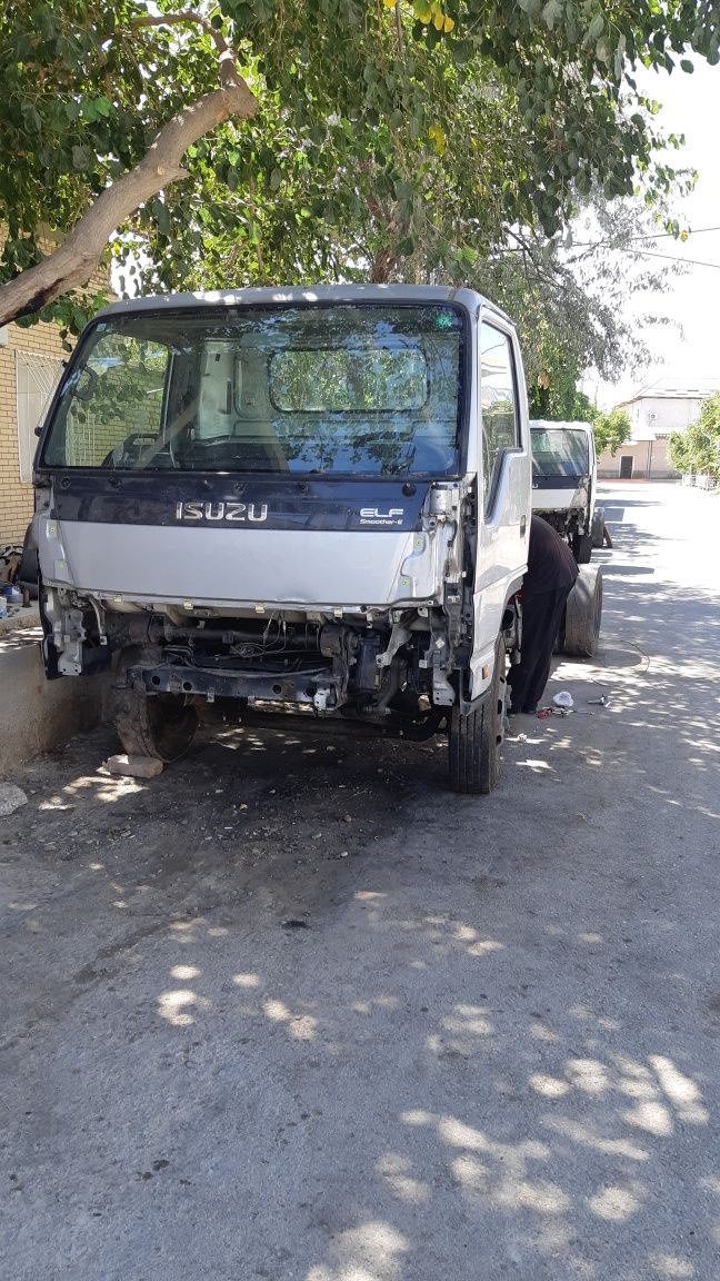 Isuzu samasval avtobusdan yiģib beramiz