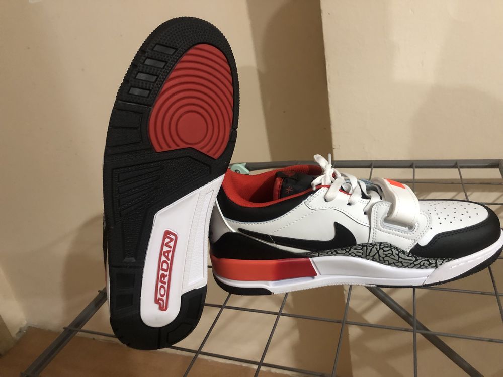 Продается кроссовки air jordan legacy 312