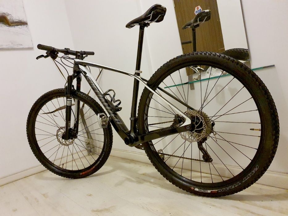 Fara schimburi - Bicicleta NOUA CARBON - SPECIALIZED 29"