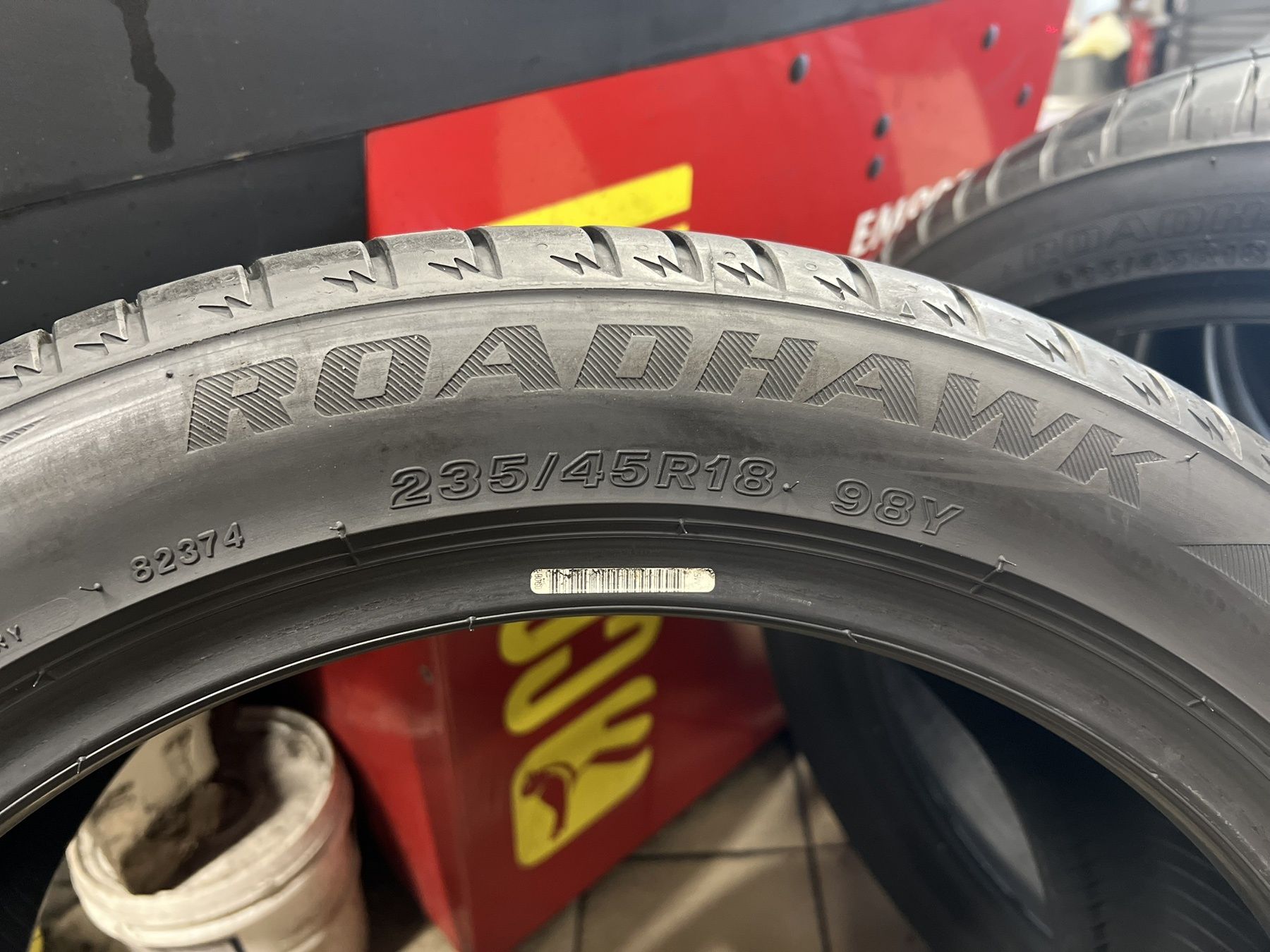 Летни гуми 235/45 R18 2бр. Continental и 2бр. Firestone