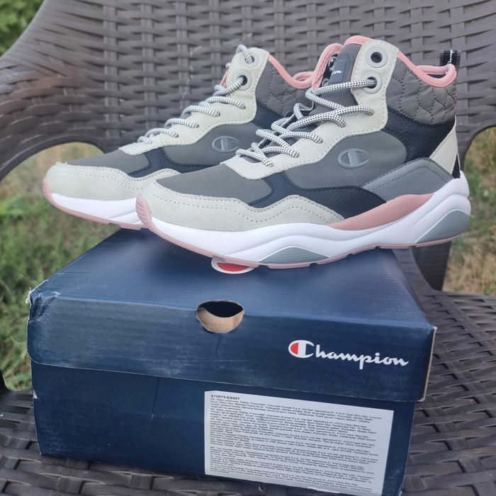 Нови маратонки Champions