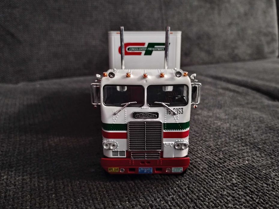 Америкнски камион Freightliner COE (1966) "C.E." , Полуремарке , 1:43