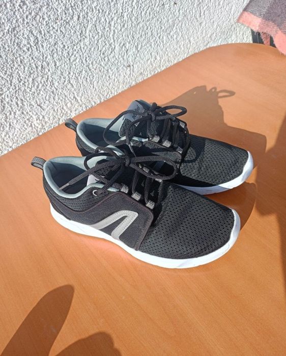 Vând pantofi sport dama produs de calitate superioara mărimea 38