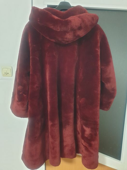 Se vand 2 haine de dama,blana ecologica si o geaca barbateasca din pie