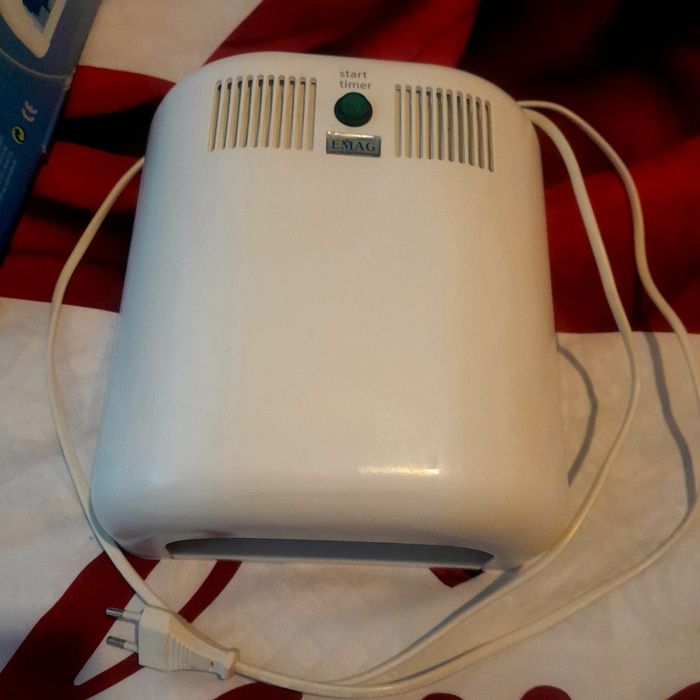 Лампа за гел лак маникюр