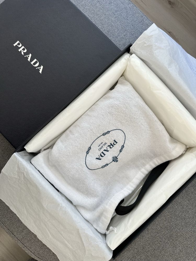 Prada re edition 2000 чанта