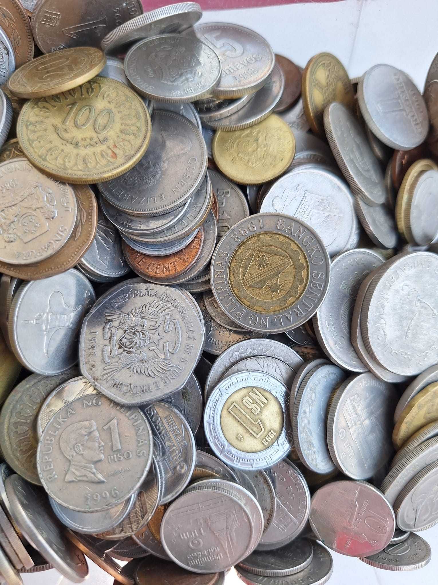 LOT peste 800 monede straine == America, Asia, Africa==