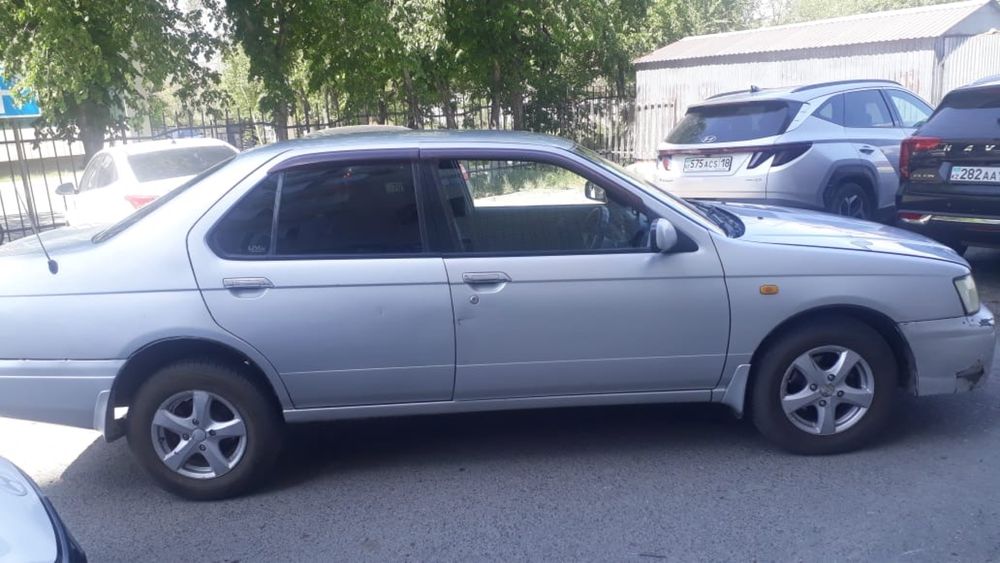 Продам машину nissan