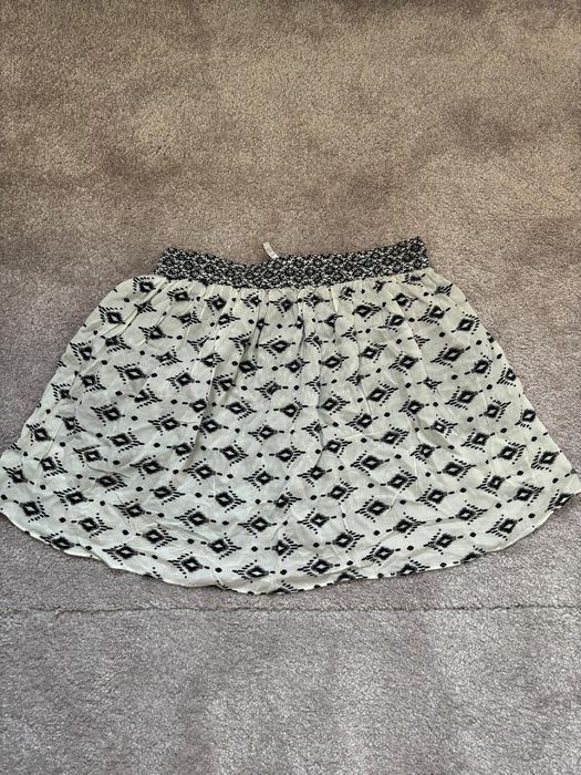 Fusta cu imprimeuri alb negru Zara
