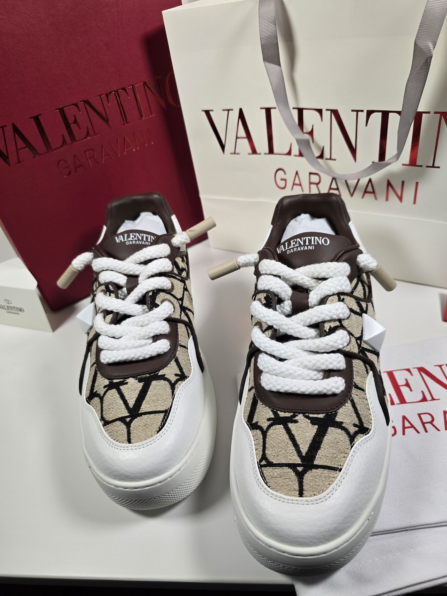 Обувки Valentino
