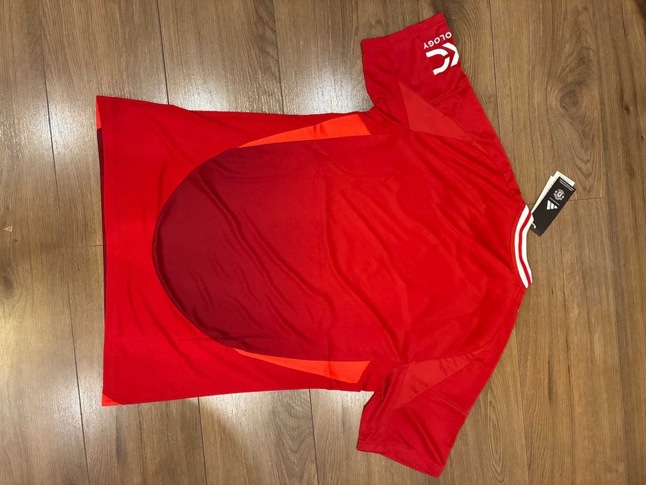 Нови оригинални екипи и горнища на Манчестър Юнайтед