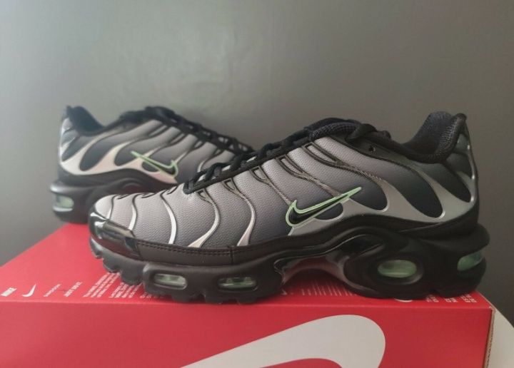 Nike Air Max Plus Black/Particle Gray/Vapour Green