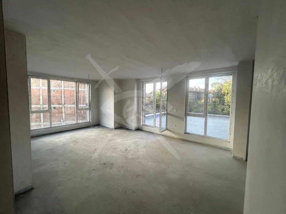 Дава се под наем Двустаен апартамент в Пловдив, Център - 93 кв.м за 155000 € - Снимка #2