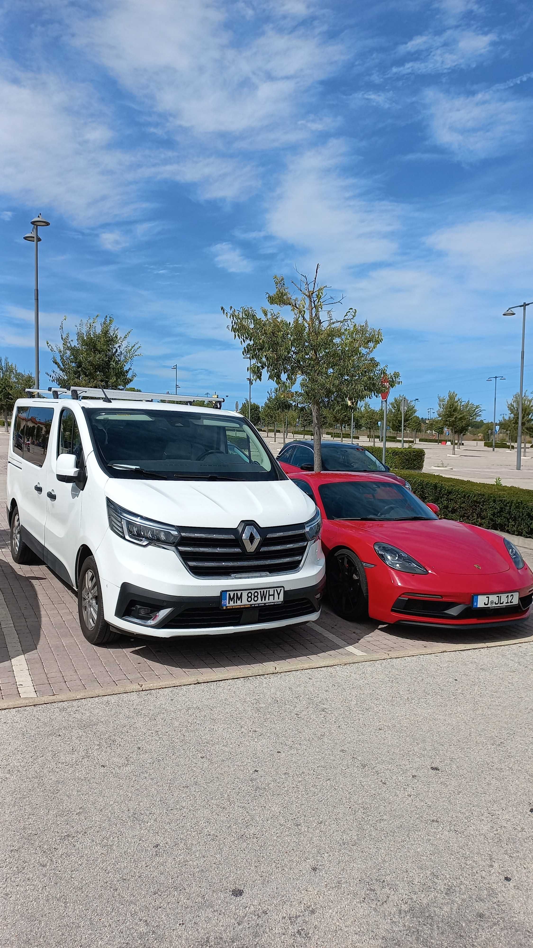 Renault Trafic Zen L1 combi diesel , 2 L ,AEBS, camera,senzori 360