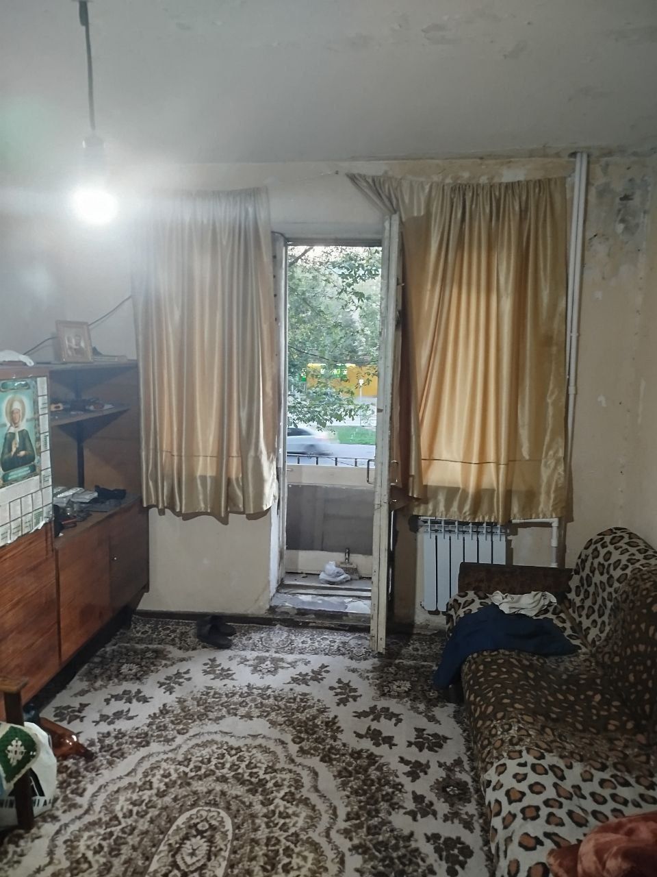 Продам 1ком кв 4мик 3этаж вдоль дороги