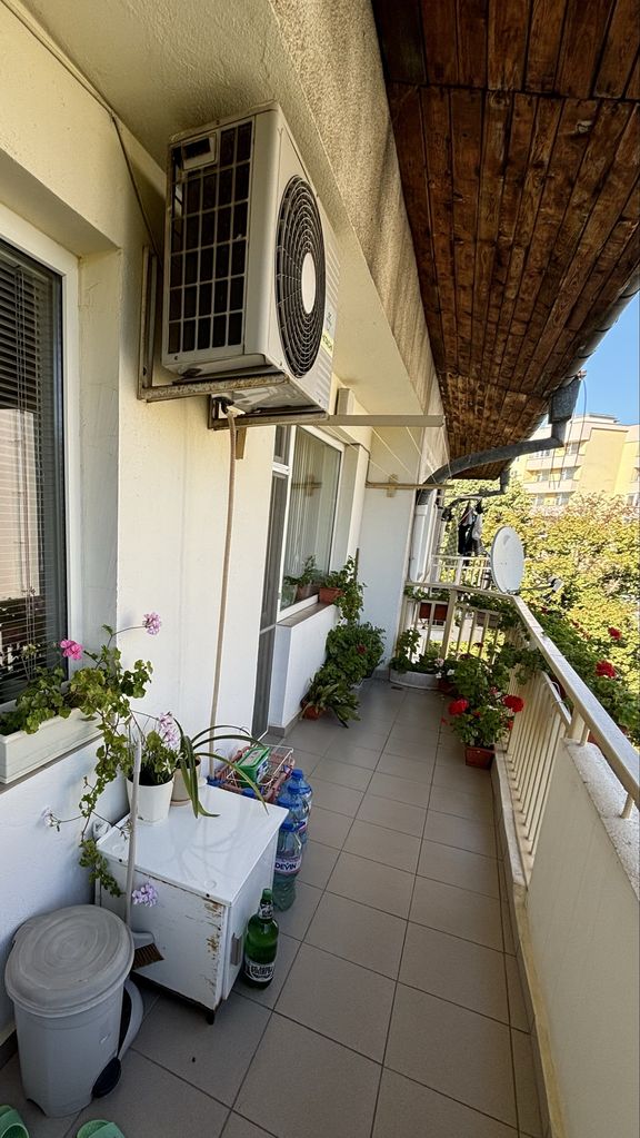Продава се Тристаен апартамент в Търговище, Изток 1 - 76 кв.м за 1132 €/кв.м - Снимка #1