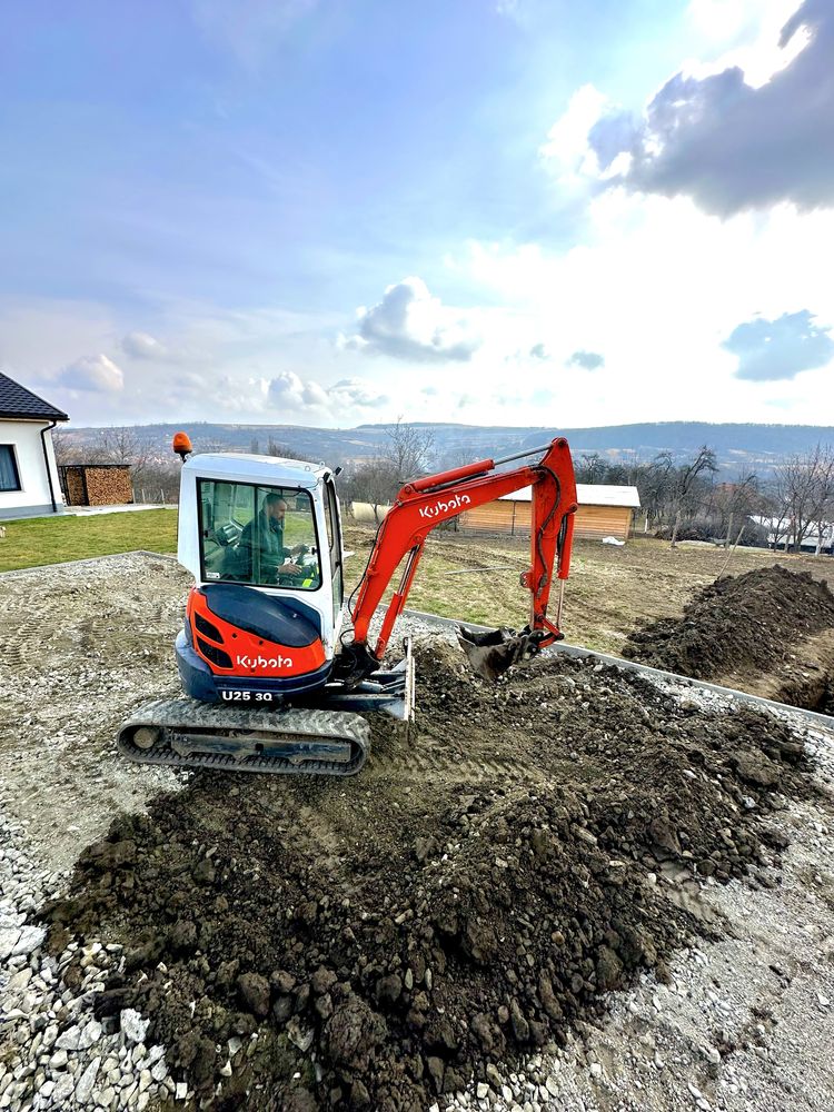 Lucrari cu miniexcavator si transport basculabil