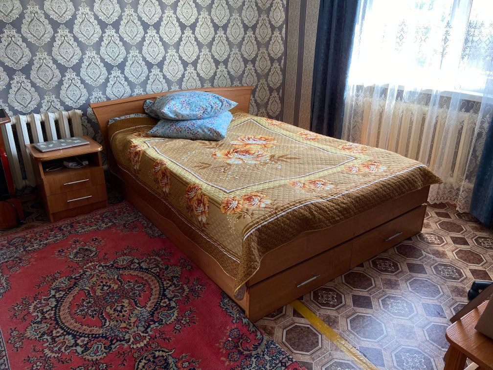 Продам мебель гарнитур шкафы диван