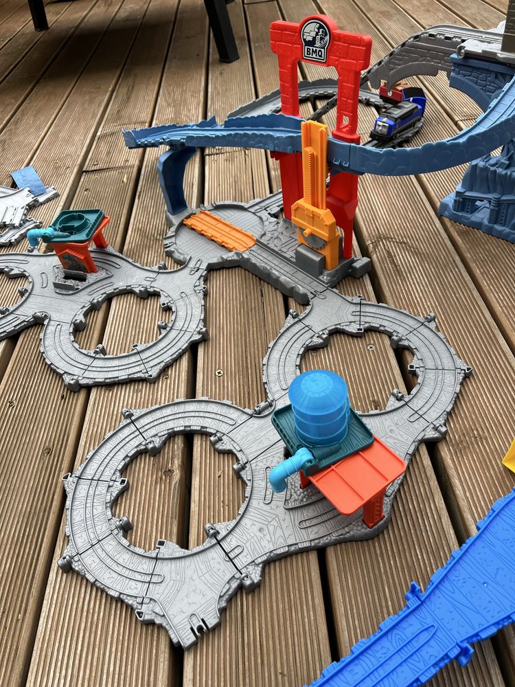 Circuit Thomas le train plus circuit Hotweels cu rechin